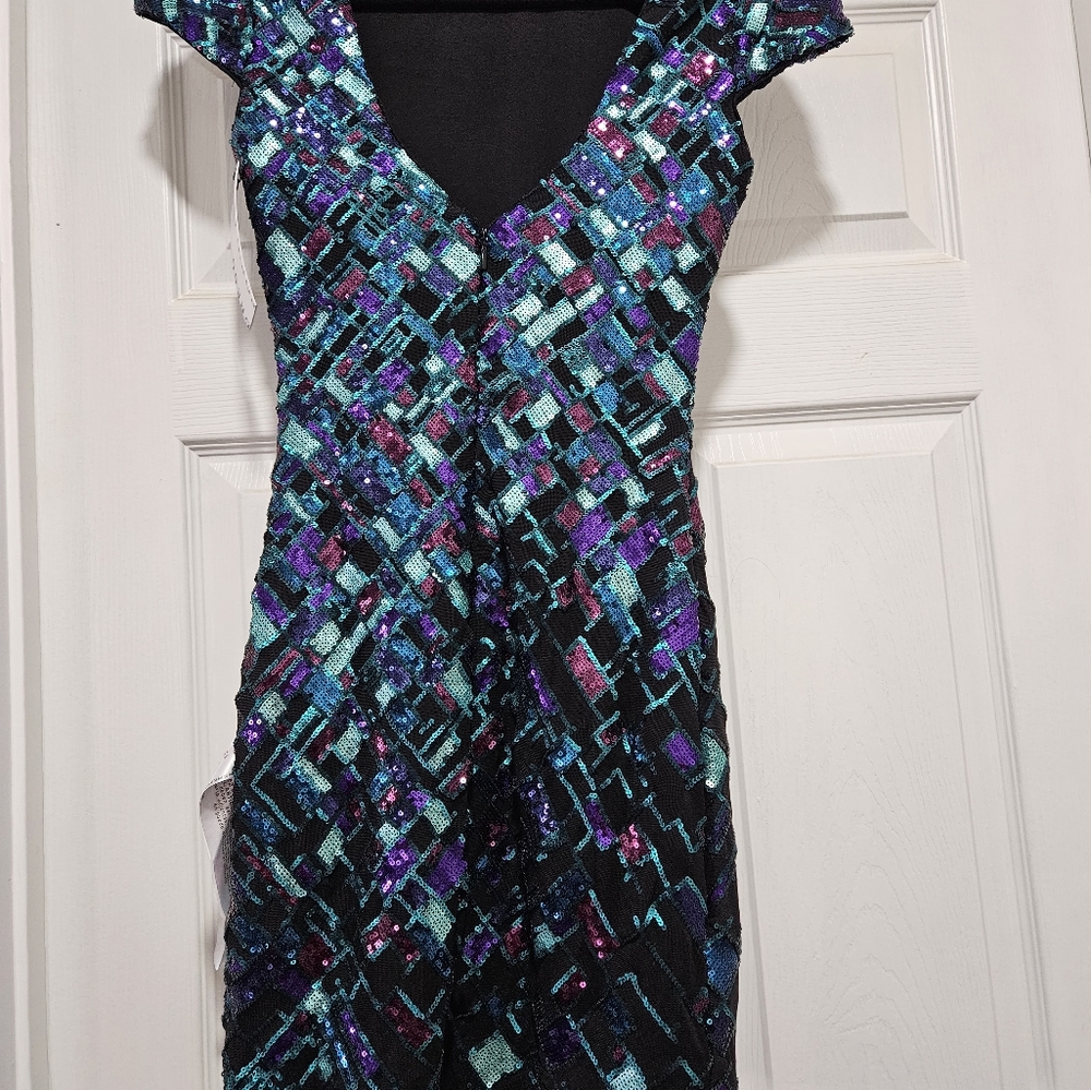 Dress - Picture 2 of 9